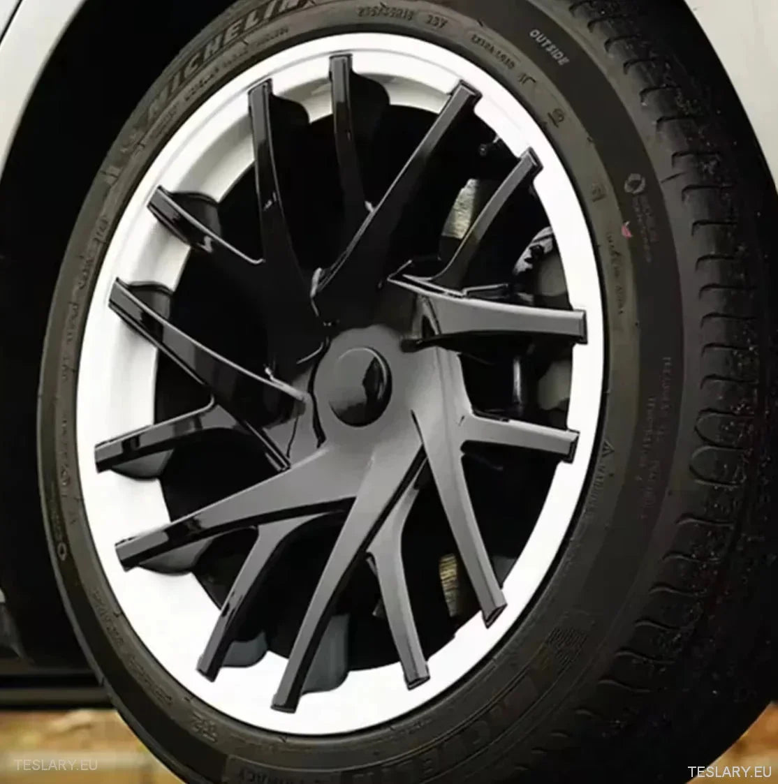 18" Tesla 3 Highland Full Rim Bright Black / White Wheel Cover