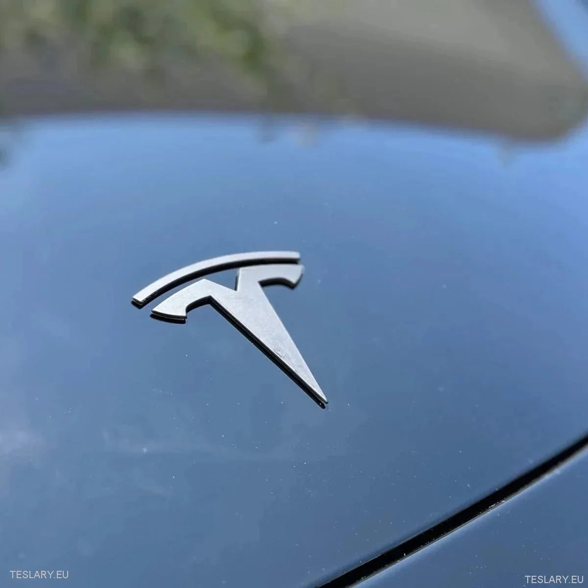 Tesla Model 3 / Y Front Logo Black , Carbon , Chrome , Red - TESLARY Tesla Shop Accessories Europe Nederlands Ireland Deutschland Espana Alicante France Italia